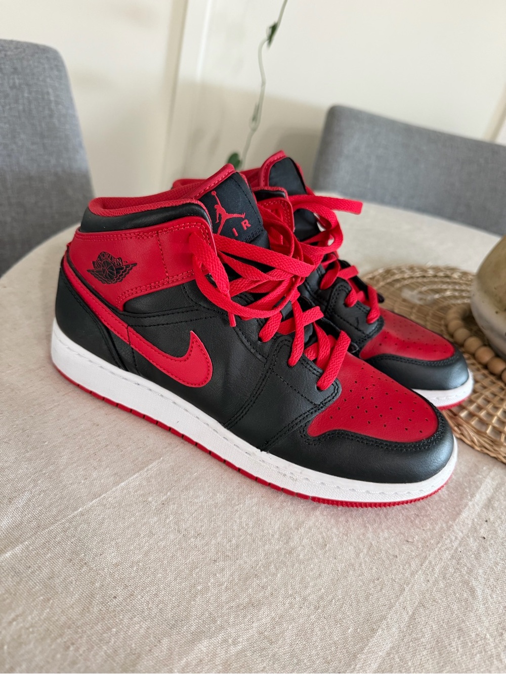 DQ8423-060] Nike Grade School Air Jordan AIR JORDAN 1 MID ALTERNATE BRED 7Y